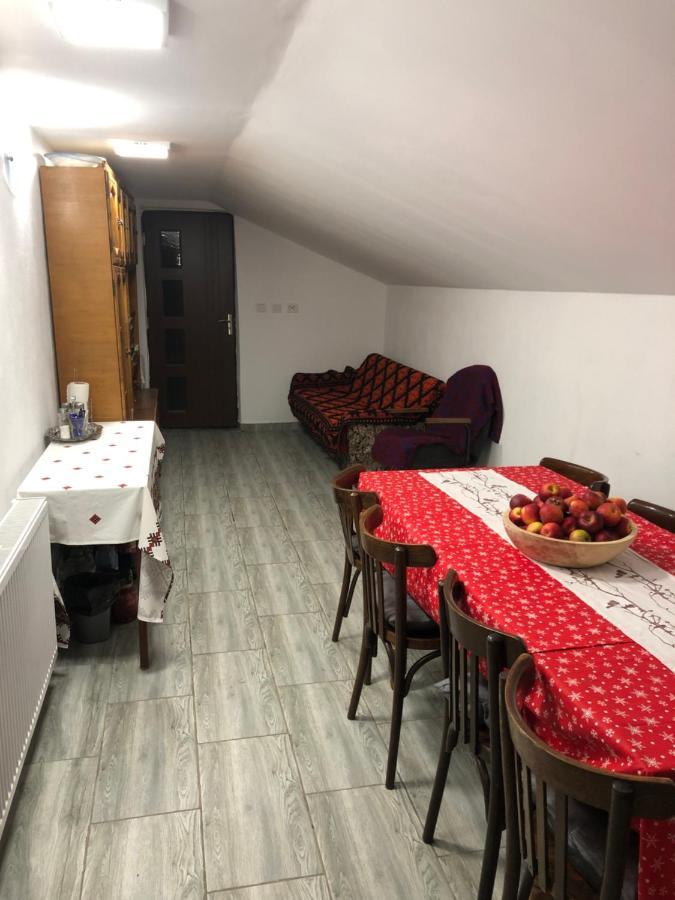 Casuta Bunicilor Isverna酒店 外观 照片